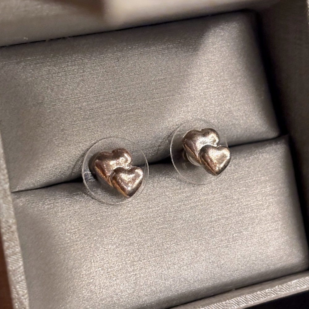 Juicy Couture Heart stud earrings - Picture 2 of 4